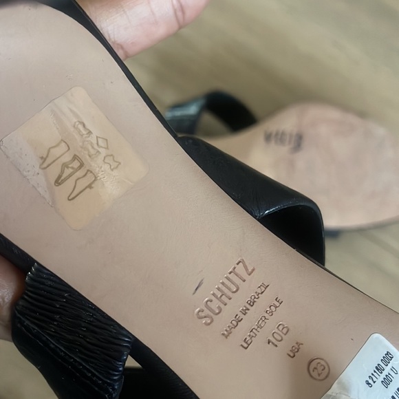 Schutz Aruana Black Heels Leather Sandal Size 10 Gold Accent EUC - Picture 10 of 10